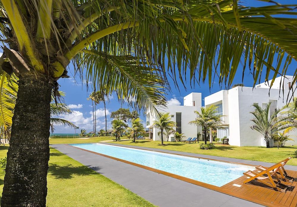 B Blue Beachouses Hotel